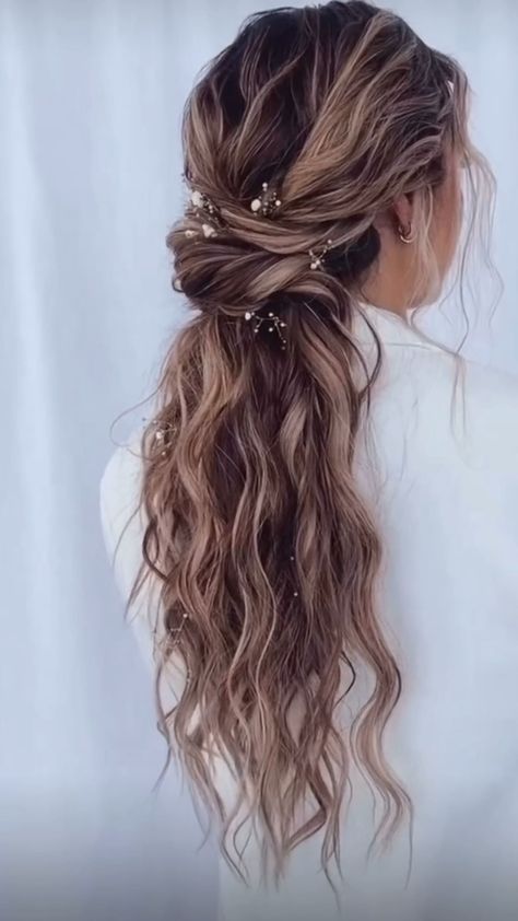 There are many options for wedding hairstyles. Whether you're a beach or a city bride  you can choose the style that best suits your face shape  the type of dress  veil  and jewelry. Boho Bride Hair And Makeup, Half Braided Wedding Hair, Bridal Hairstyles Extensions, Long Shag Wedding Hair, Boho Maid Of Honor Hair, Windy Day Wedding Hair, Long Loose Braid Wedding, Prom Boho Hairstyles, Boho Bridesmaid Hair Brunette