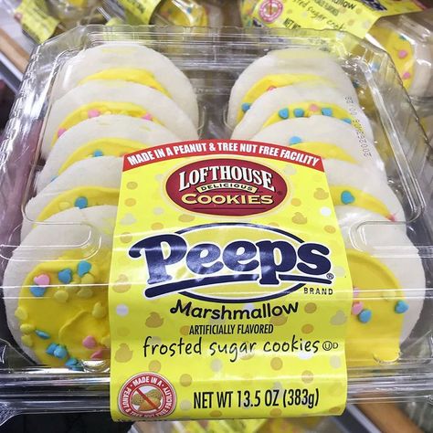 THESE NEW PEEPS SUGAR COOKIES ARE TOPPED WITH MARSHMALLOW-FLAVORED ICING Peeps Flavors, Peeps Marshmallow, Lofthouse Cookies, Cookie Gram, Peanut Cookies, Sugar Cookie Frosting, Grocery Foods, Cookie Time, Quick Easy Snacks