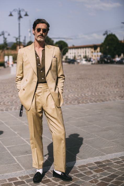 Italian Summer Wedding Outfit Men, Unique Groom Suit, Retro Suits Men, Suit Moodboard, 50s Suit, Vintage Wedding Suits, Mens Street Style Spring, European Spring, Palm Royale