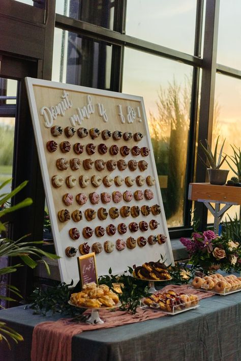 donut wall Donut Wall Wedding, Wall Trends, Wedding Donuts, Donut Wall, Birthday Dinners, Mom Birthday, 60th Birthday, Donuts, Dream Wedding