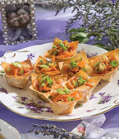 Salmon Wonton Cups, Smoked Salmon Asian Recipes, Salmon Cups, Wonton Appetizers, Tartare Recipe, Salmon Tartare, Tea Sandwiches Recipes, Salmon Soy Sauce, Crispy Wonton