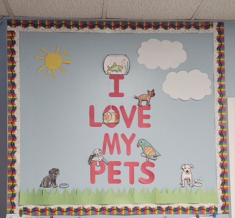 Dog House Bulletin Board Ideas, Paw Print Bulletin Board Ideas, Pet Study Creative Curriculum Bulletin Board, We Love Our Pets Bulletin Board, Pet Theme Bulletin Board, Bulletin Boards, Animal Art, Preschool, Arts And Crafts