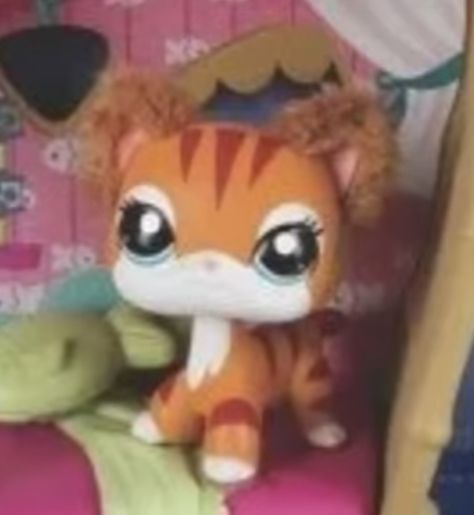 Lps Prototype, Lps Custom, Lps Shorthair, Tortoise Food, Lps Popular, Custom Lps, Spoiled Kids, Lps Pets, Lps Littlest Pet Shop