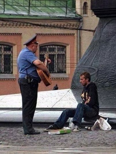 guitar Justin Bieber Songs, Meanwhile In Russia, Cops Humor, Police Humor, Police Force, Faith In Humanity, Funny Fails, Police Officer, Funny Photos