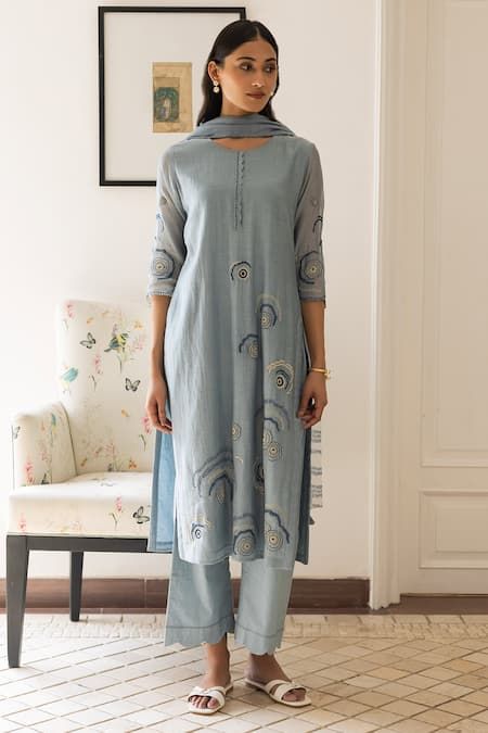 Buy Blue Muslin Cotton Printed And Embroidered Linear Floral Kurta Set For Women by Vaayu Online at Aza Fashions. Kurta Set For Women, Sewing 101, Sleeves Ideas, Boutique Dress Designs, Boutique Dress, Cotton Suits, Summer 24, Fashion App, Kurta Set