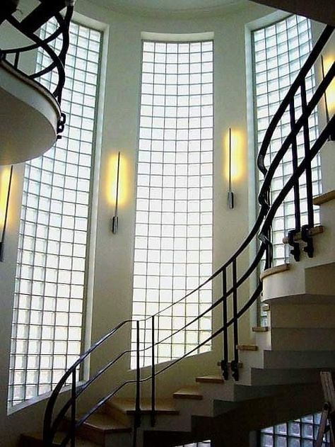 Art Deco Home Exterior, Art Deco Staircase, Art Deco Home Design, Interior Art Deco, Arte Art Deco, Art Deco Interior Design, Streamline Moderne, Metal Railings, Deco Architecture