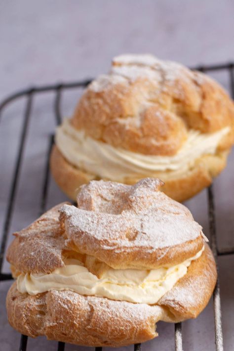 Mom’s Famous Cream Puffs Recipe Homemade Cream Puffs, Dessert Crepes, Cannoli Filling, Profiterole, Cannoli Cream, Cream Puff Recipe, Puff Recipe, Cream Puffs, Eclairs