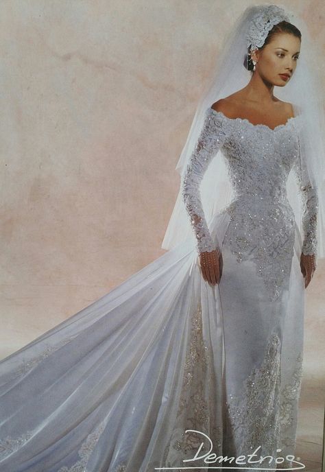 Wedding Dresses 90s, Long Sleeve Wedding Dress Lace Vintage, Wedding Dresses 80s, 90s Wedding Dress, Lace Wedding Dress With Sleeves, Classy Wedding Dress, Pretty Wedding Dresses, Beautiful Wedding Gowns, Lace Wedding Dress Vintage