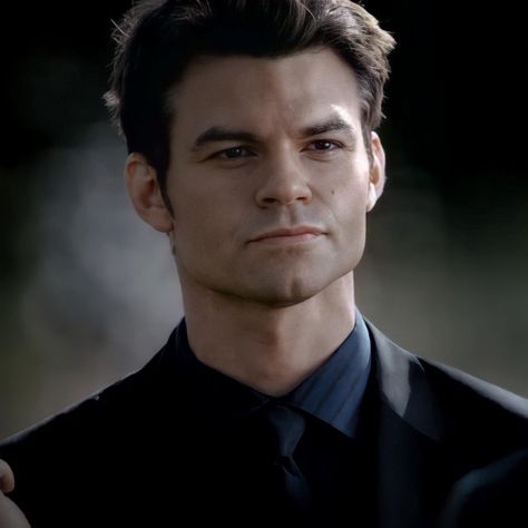 Elijah Vampire Diaries, Vampire Face, Klaus The Originals, Elijah Mikaelson, Keanu Reeves John Wick, Daniel Gillies, Rainy Night, Hope Mikaelson, Klaus Mikaelson