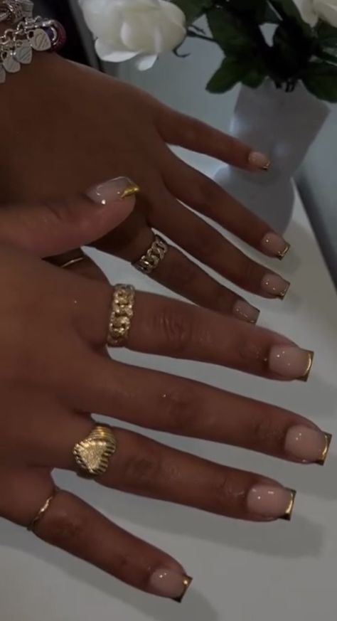 There's a new beauty trend taking over Instagram and it's absolutely stunning. Say hello to "quartz nails". Nails For 30th Birthday, Hoco Nails Gold, White And Gold Short Nails, Gold Nails Acrylic Short, Gold And White Nails Acrylic, Gold Nail Inspo Acrylic, Gold Hoco Nails, Nails Ideas French Tip, Gold And Blue Nails