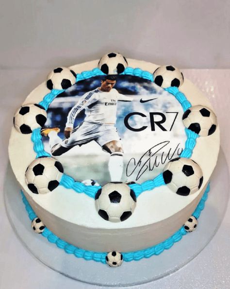 Cristiano Ronaldo Birthday Cake, Cristiano Ronaldo Cake, Ronaldo Cake, Cristiano Ronaldo Birthday, Cupcakes For Wedding, Football Cake Design, Ronaldo Birthday, Real Madrid Cake, Football Cupcake