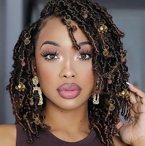 Dreadlock Accessories Black Women, Locs Accessories, Dreadlock Wig, Hair Charms, Dreadlock Accessories, Hairstyles Summer, Braided Hairstyles For Black Women, Hair Crush, Hair Rings