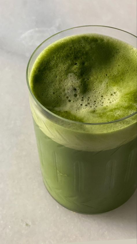 Healthy Breakfast Snacks, Green Drink, Matcha Drink, Iced Matcha Latte, Salmon Dishes, Natural Juices, Fun Baking Recipes, Food Is Fuel, Fresh Juice