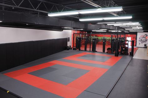 Karate Gym, Boxing Gym Design, Bjj Gym, Dojo Design, Martial Arts Mats, Dojo Ideas, Indoor Sports Court, Martial Arts Gym, Auditorium Design