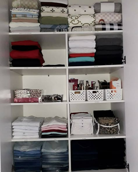 Small Wardrobe Organisation, Closet Organisation, Folded Clothes, Room Organization Bedroom, Organized Closet, Beauty Boost, Wardrobe Organisation, Bedroom Door Design, House Organisation