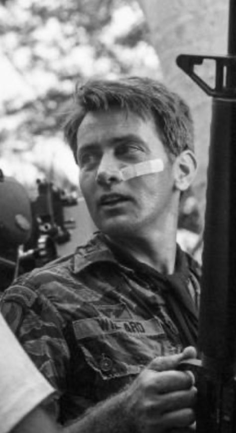 Apocalypse Now Movie, Martin Sheen, Military Art, Black And White Pictures, Actors, White, Black