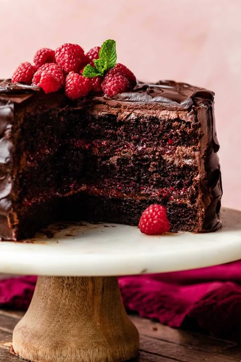 Raspberry Cake Filling, Chocolate Raspberry Mousse Cake, Raspberry Cake Recipes, Raspberry Mousse Cake, Raspberry Ganache, Mini Chocolate Cake, Luxurious Chocolate, Chocolate Raspberry Cake, Spiced Chocolate