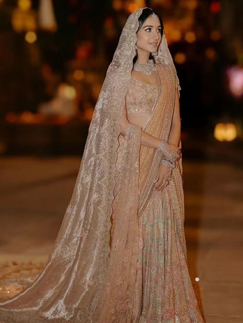 Reception Dress Bride Indian, Ivory Sherwani, Radhika Merchant, Bride Reception Dresses, Anant Ambani, Wedding Reception Outfit, Reception Saree, Latest Bridal Lehenga, Reception Outfit