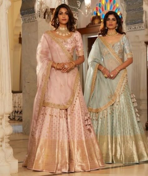 Beautiful Banarasi Silk Lehenga-Choli. Banarasi Garara Designs, Indian Outfits Lehenga, Lehnga Dress, Saree Banarasi, Pakistani Wedding Outfits, Salwar Kamiz, Traditional Indian Outfits, Indian Bridal Wear, Party Wear Lehenga