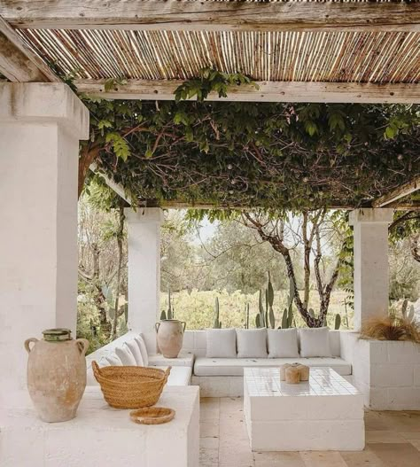 Chic Beach House, Italian Villa, Garden Pool, Menorca, White Furniture, Beautiful Textures, Coastal Homes, Pool House, Puglia