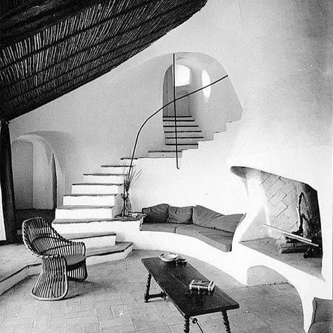 Hippy House, Paris Interiors, Furniture Design Inspiration, Archi Design, House In Nature, Bauhaus Design, Minimalist House Design, Tropical House, Vintage Interiors