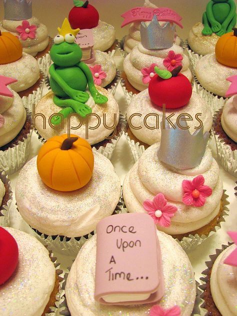 Fairytale Cupcakes | Flickr - Photo Sharing! Fairy Tale Food Ideas, Fairytale Cupcakes Ideas, Fairy Tale Snacks, Fairy Tale Desserts, Magic Theme Cupcakes, Fairy Tale Cupcakes, Fairytale Cupcakes, Fairy Tale Themed Cupcakes, Cutest Cupcakes