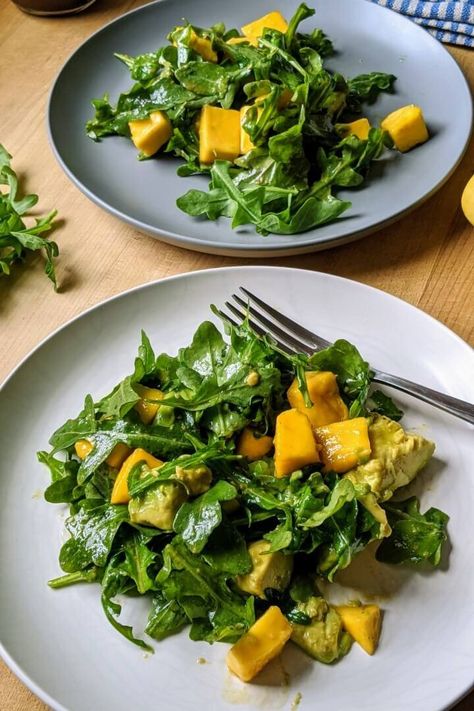 How to Use a Salad Spinner to Easily Clean Greens - walktoeat Roasting Beets In Oven, Arugula Salad Recipes, Protein Packed Meals, Avocado Salad Recipes, Leafy Vegetables, Beet Recipes, Mango Salad, Summer Side Dishes, Vegan Salad