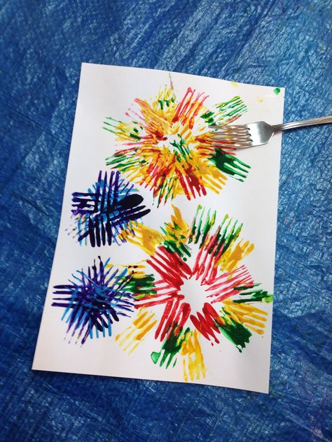 Firework fork painting Firework Process Art, Fork Firework Painting, Fireworks Arts And Crafts For Kids, Firework Crafts For Toddlers, Painting Fireworks, Fork Painting, Firework Art, Toddlers Crafts, Pitch Fork