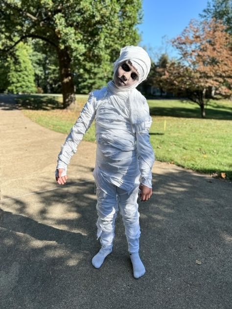 Inexpensive DIY Mummy Costume: Easy Homemade Halloween Costume - Our Lively Adventures Kids Monster Costume Diy, Little Boy Halloween Costumes Diy, Kids Mummy Costume Diy, Toddler Halloween Costumes For Boys Diy, Mummy Family Costumes, Diy Kids Halloween Costumes For Boys, Diy Zombie Costume For Kids, Easy Mummy Costume, Mummy Diy Costume