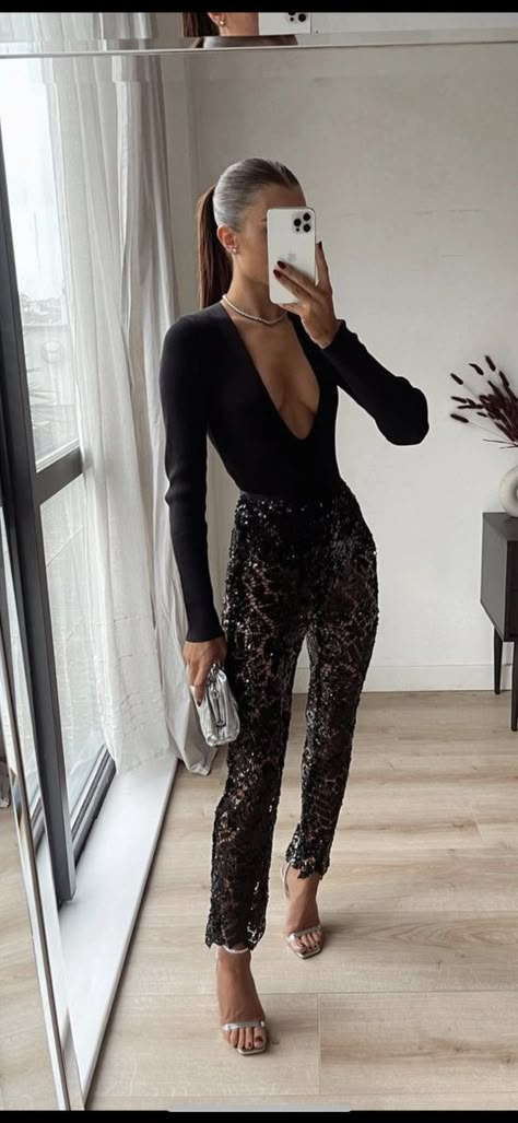 Sequins Pants Outfit, Favorite Color Black, Black Sequin Pants, Black Top Outfit, Sequin Trousers, Zara Limited Edition, Sparkle Outfit, Fiesta Outfit, Outfit Zara