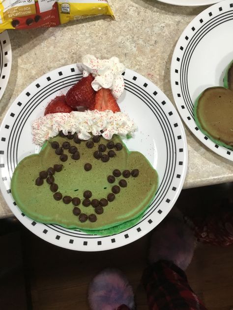 Grinch pancake with fresh strawberries and real whip cream Grinch Pancakes For Kids, Grinch Breakfast, Grinch Pancakes, Grinch Food, Grinch Party, Whip Cream, Fresh Strawberries, Boys Christmas, Holiday Desserts