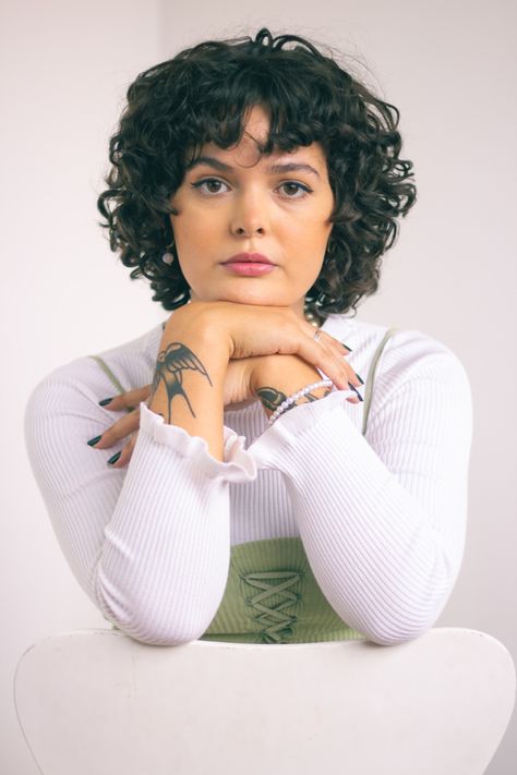 Short Haircuts For Curly Hair Round Face, Pixie Cut Curly Hair Round Face, Short Curly Hair Round Face Plus Size, Pixie Cut Curly Hair, Curly Pixie Hairstyles, Fine Curly Hair, Short Curly Hairstyles, Short Curly Haircuts, Curly Hair Women