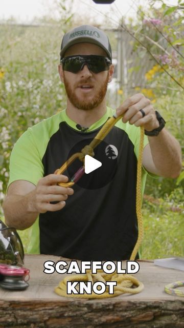 Tree Climbing Knots, Arborist Climbing Trees, Arborist Climbing, Climbing Knots, Rope Climb, Climbing Trees, Knots Tutorial, Training And Development, Scaffolding