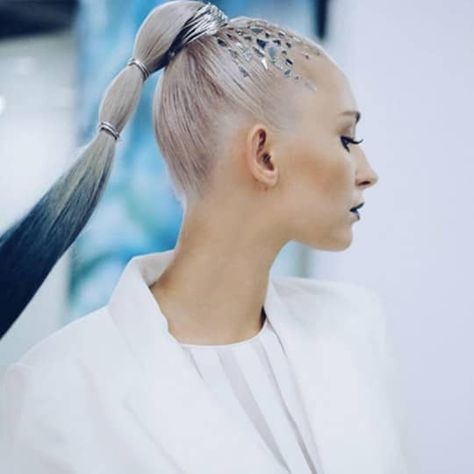 25 Edgy Hairstyles To Help You Embrace Your Inner Rockstar | Hair.com By L'Oréal Sci Fi Hairstyles, Edgy Short Hairstyles, Khalessi Hair, Cyberpunk Hairstyles, Rockstar Hair, Futuristic Hairstyles, Futuristic Hair, Rasta Hair, Edgy Hairstyles