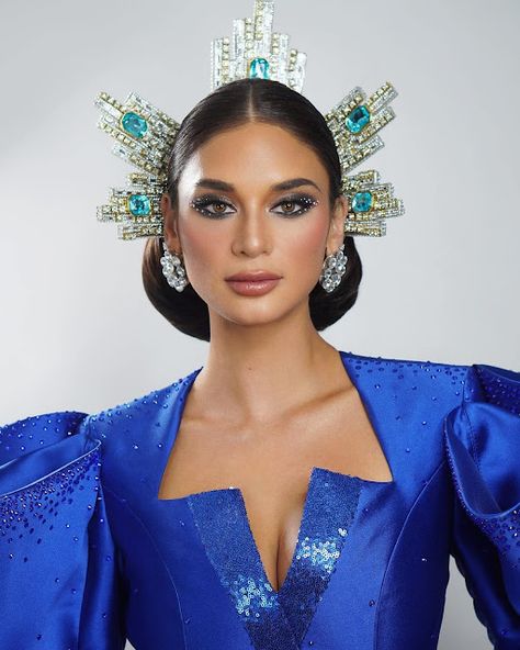 Former Miss Universe Pia Wurtzbach guests on 'Drag Race Philippines' Pia Wurtzbach Makeup, Drag Race Philippines, Miss Universe Dresses, Dayana Mendoza, Miss Universe Philippines, Pia Wurtzbach, Filipino Clothing, Bling Phone Cases, September 7