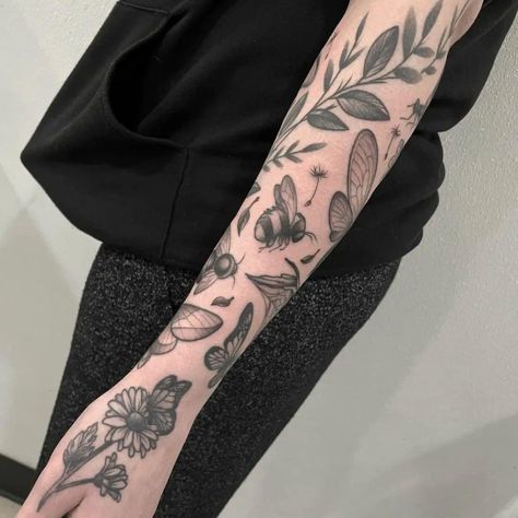 Patchwork Tattoo, Bug Tattoo, Plant Tattoo, Cute Little Tattoos, Tattoo Lettering Fonts, Dope Tattoos For Women, Memorial Tattoo, Tattoo Parlors, Hand Tattoo