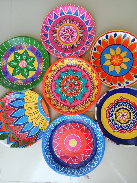 Ceramic Plates Art, معرض فني, Tree Decorations Ideas, Coaster Art, Boho Painting, Easter Tree Decorations, Mandala Art Therapy, Wall Painting Decor, Clay Wall Art