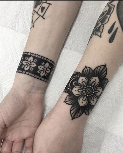 American Traditional Band Tattoo, Traditional Tattoo Band, Traditional Tattoo Wrist, Ankle Band Tattoo, Arm Cover Up Tattoos, Wrap Around Wrist Tattoos, Wrist Band Tattoo, Wrist Tattoo Cover Up, Wrap Around Tattoo