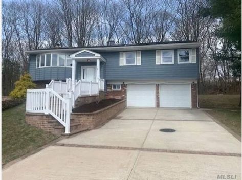 entryway staircase stoop Raised Ranch Exterior, Split Level House Exterior, Entryway Staircase, Raised Ranch, Ranch Exterior, Split Level House, Reno Ideas, Split Level, Porch Ideas