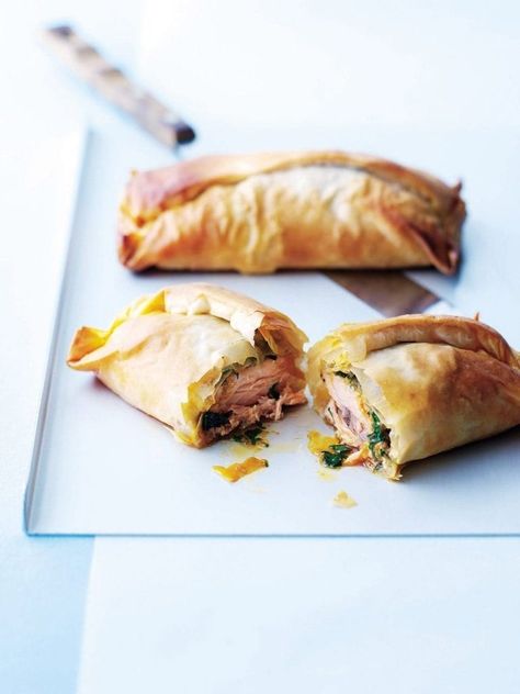 Salmon filo parcels with Thai butter | delicious. magazine Salmon Parcels, Fish Parcels, Filo Parcels, Thai Salmon, Filo Pastry Recipes, Friday Food, Fish Dinners, Cook Fish, Party Bites