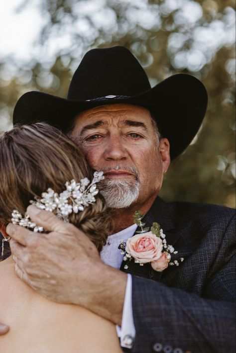 Father of the bride wedding photography Bride With Father Photos, Bride And Father Of The Bride Photos, Wedding Photography Vision Board, Parents First Look Wedding, First Look With Parents Wedding, Father Of Bride First Look, First Look Photography, Wedding Photo Ideas Father Daughter, Father Daughter Photos Wedding