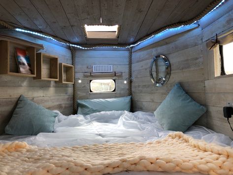 Horse Box Camper, Horse Box Conversion Interior, Horse Trailer Conversion, Converted Horse Trailer, Off Grid Trailers, Horse Box Conversion, Living Van, Converted Vans, Caravan Ideas