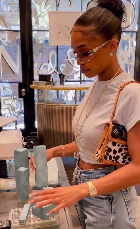 Lory Harvey Aesthetic, Sunglasses On Black Women, Lori Harvey Tattoo, Lori Harvey Jewelry, Lorrie Harvey, Lori Harvey Slick Back Bun, Lori Harvey 2023, Lori Harvey Bun, Lori Harvey Outfits