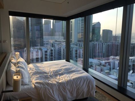 Hotel Room With View, Yn And Taehyung, Big Hotel Room, Hotel Rooms Aesthetic, Yn Pregnant, Hotel Bedroom Layout, Old Taehyung, Hotel Bedroom Interior Design, New York Hotel Room