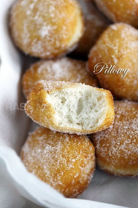 Sugared Pillsbury Biscuits (Cheater Donuts) - Rasa Malaysia Biscuits Fluffy, Pillsbury Biscuit Recipes, Cake Mix Donuts, Biscuit Donuts, Pillsbury Biscuits, Sugar Biscuits, Fluffy Light, Pillsbury Recipes, Canned Biscuits