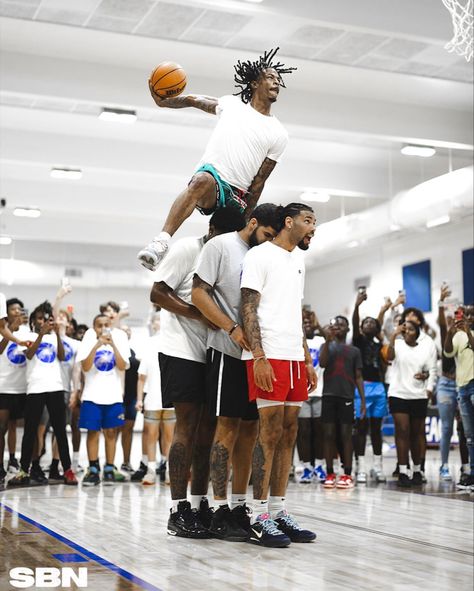 Ja Morant Pfp, Basketball Drip, Ja Morant Style, Mvp Basketball, Best Nba Players, Basketball Moves, Ball Aesthetic, Basketball Highlights, Basketball Players Nba