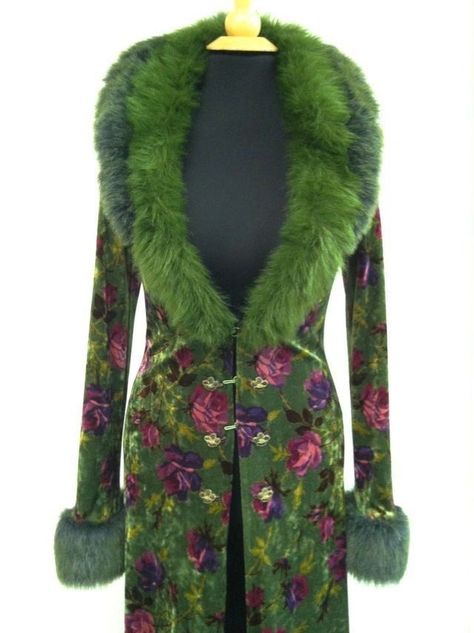 Green Velvet Coat, Hippy Chic, Velvet Coat, Mode Boho, Wear Green, Faux Fur Collar, Faux Fur Coat, Green Velvet, Looks Vintage