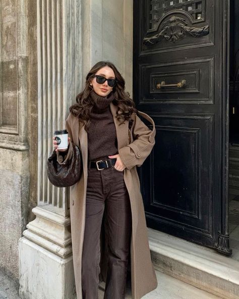 Brown Old Money Outfit, Oslo Winter Outfit, Milano Outfit Autumn, France Winter Outfit, Old Money Winter, December Outfits, Classy Winter Outfits, Winter Fashion Outfits Casual, London Outfit