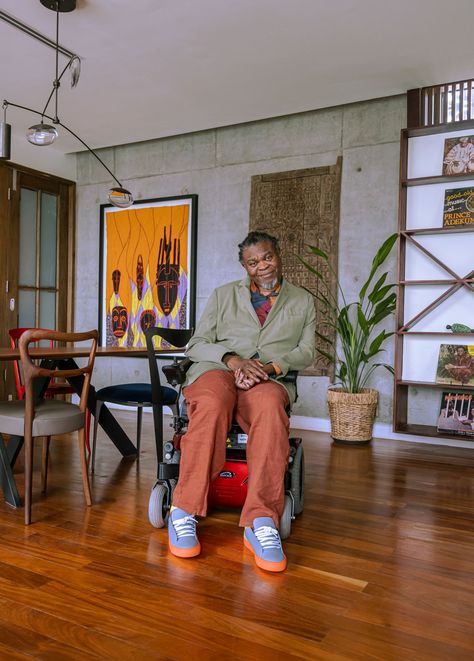 Inside Artist Yinka Shonibare’s Lagos Retreat for Creatives Yinka Shonibare, Brutalist Interior, Nigerian Artist, Sofa And Chair Company, Kehinde Wiley, Concrete Facade, Brutalist Design, Wind Sculptures, Modern Magic