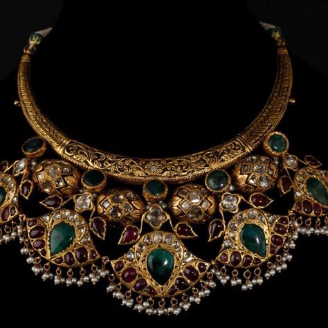 Photo of gold necklace Necklace Moon, Antique Jewelry Indian, Wedding Jewellery Collection, Antique Gold Jewelry, Indian Jewelry Sets, Gold Fashion Necklace, Indian Wedding Jewelry, Gold Necklace Designs, Antique Necklace